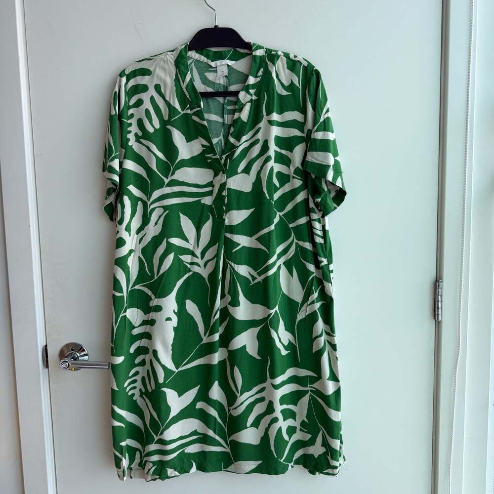 H&M Green and White Leaf Print V-Neck Tunic Dress Size M